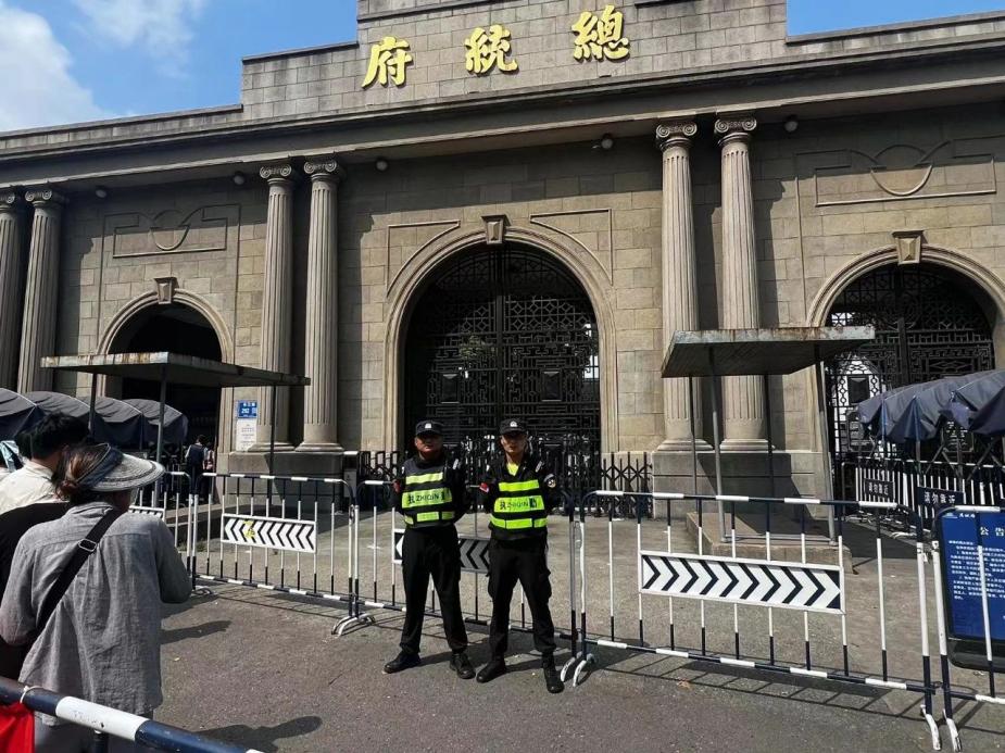 C:/Users/Administrator/Desktop/臺風“貝碧嘉”來襲，南京保安積極應對，“守”護萬家團圓！/7.jpg7