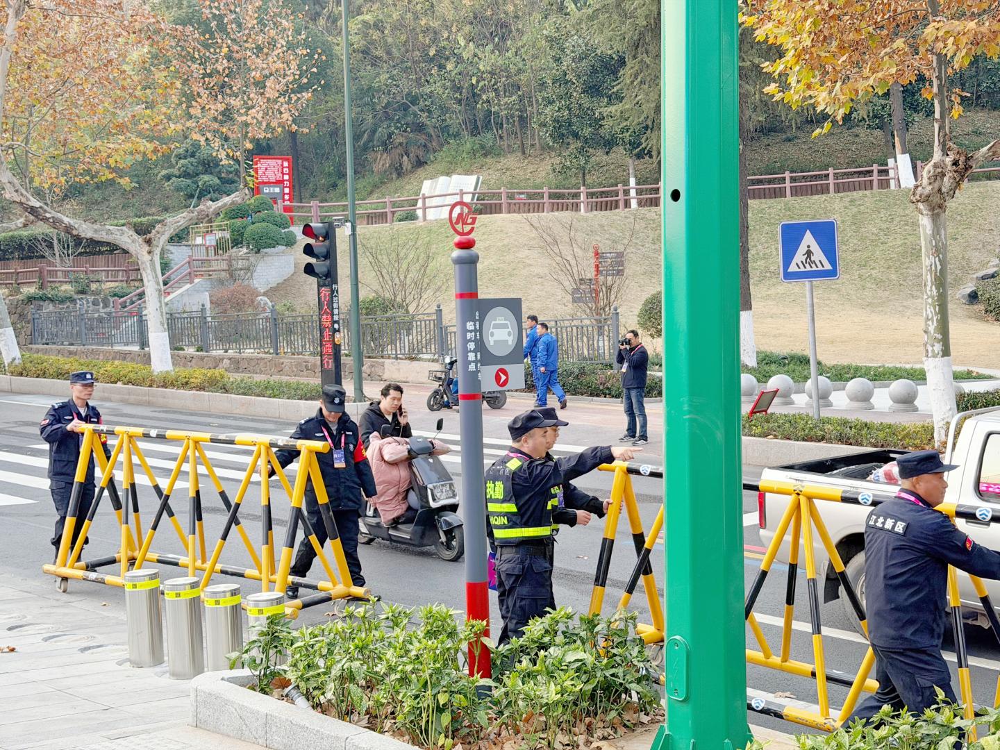 E:/25.12.10后 上傳網(wǎng)站留存/“保安衛(wèi)士”護(hù)航，熱血燃賽場(chǎng)！——南京市保安服務(wù)有限公司大廠分公司保障WCBA女籃聯(lián)賽激情開燃/照片/微信圖片_20251210163658_265_1.jpg微信圖片_20251210163658_265_1