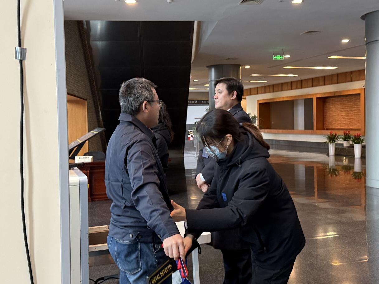 E:/25.12.10后 上傳網(wǎng)站留存/“安保鐵軍、硬核保障”2026系列報(bào)道一——科技引領(lǐng)未來(lái)，安全護(hù)航盛會(huì)/照片/79854b95b5929b8d99e14dd1fe9a271f.jpg79854b95b5929b8d99e14dd1fe9a271f